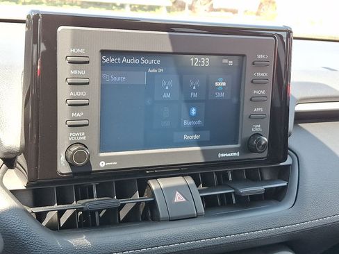 Used 2022 Toyota RAV4 XLE AWD/4WD image 15