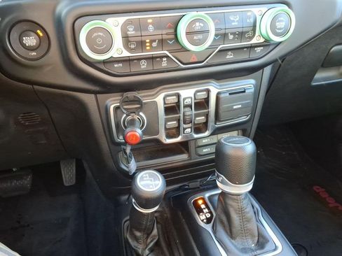 Used 2021 Jeep Gladiator Willys image 25