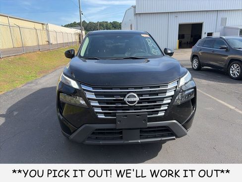 Used 2024 Nissan Rogue SV FWD image 2