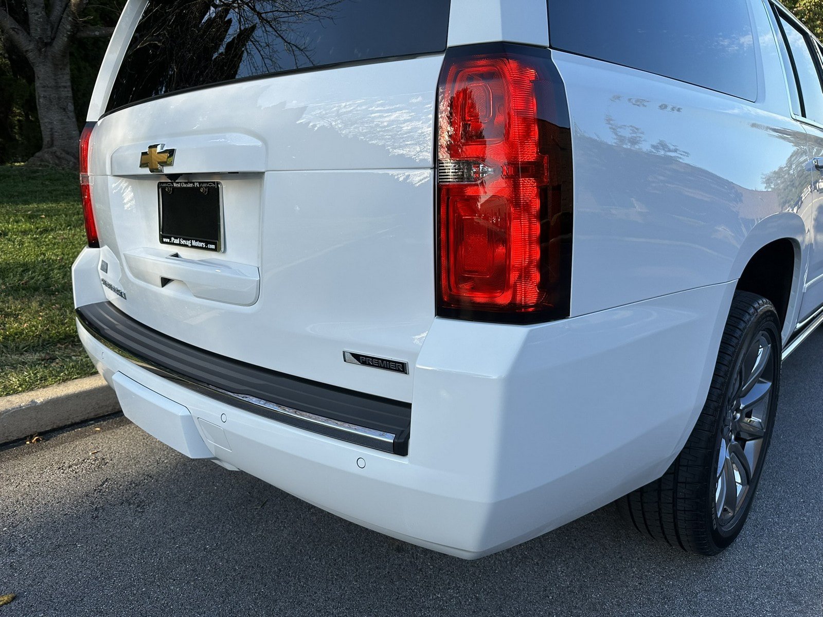Used 2018 Chevrolet Suburban Premier AWD/4WD image 37