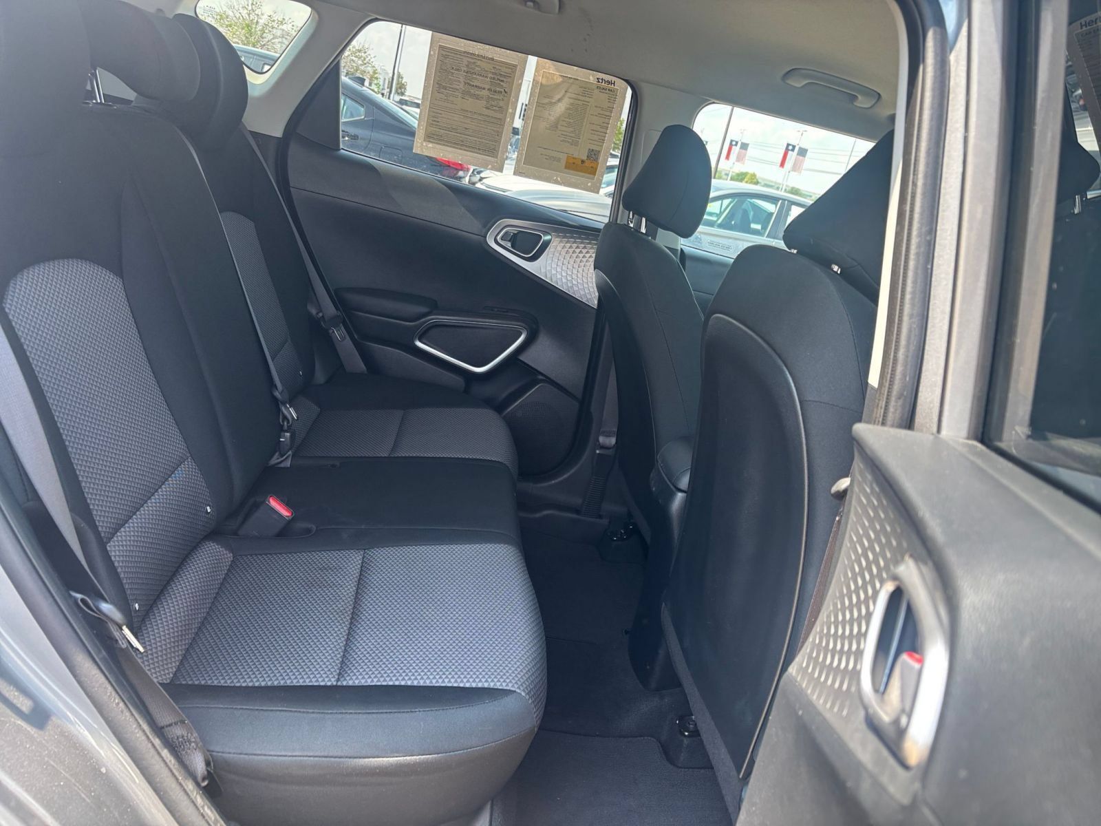 Used 2025 Kia Soul LX w/ LX Technology Package FWD image 22