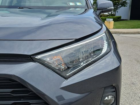 Used 2021 Toyota RAV4 XLE AWD/4WD image 9