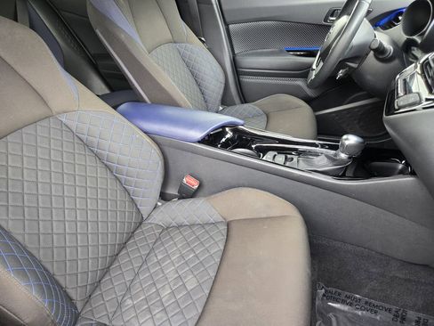 Used 2021 Toyota C-HR XLE FWD image 15