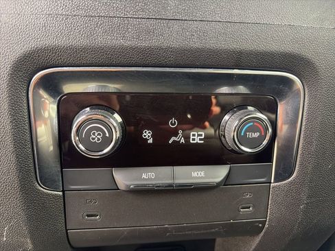 Used 2025 Chevrolet Suburban Z71 AWD/4WD image 50