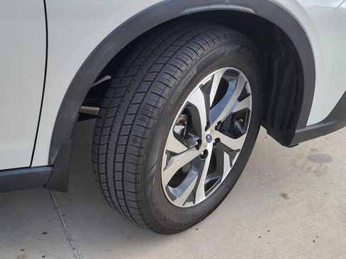 Used 2021 Subaru Outback Touring AWD/4WD image 6