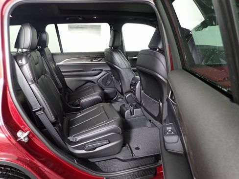 New 2025 Jeep Grand Cherokee L Limited image 30