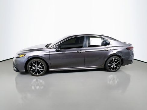Used 2023 Toyota Camry SE image 9