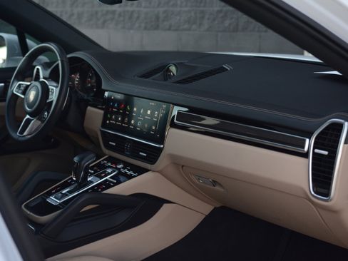 Certified 2023 Porsche Cayenne S Platinum image 28