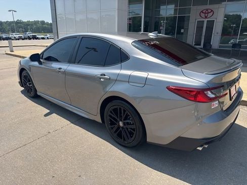 Used 2025 Toyota Camry SE w/ Convenience Package FWD image 11