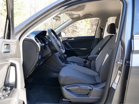 Used 2020 Volkswagen Tiguan S image 21