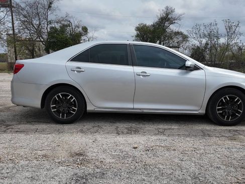 Used 2012 Toyota Camry LE image 3