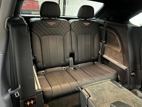 Used 2019 Bentley Bentayga image 18
