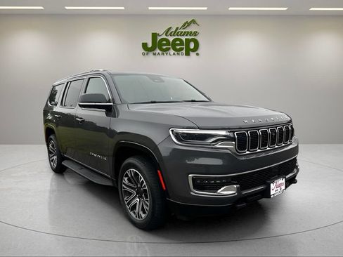 Used 2024 Jeep Wagoneer 4WD w/ Premium Group I image 3