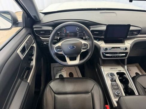 Used 2022 Ford Explorer XLT w/ Equipment Group 202A AWD/4WD image 14