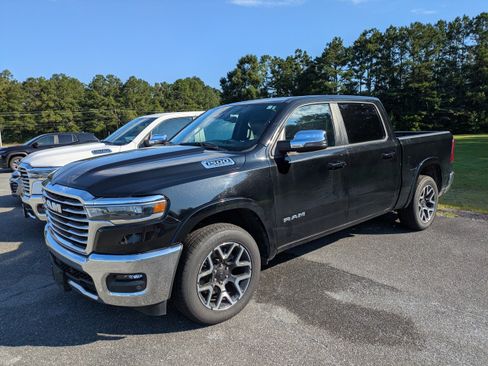 Used 2025 RAM 1500 Laramie AWD/4WD image 2