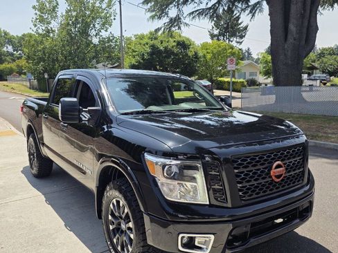 Used 2018 Nissan Titan PRO-4X image 3