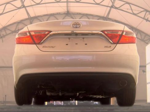 Used 2016 Toyota Camry XLE w/ Moonroof Package FWD image 10