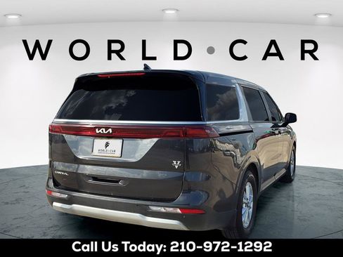Used 2023 Kia Carnival LX FWD image 12