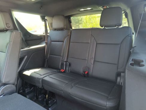 Used 2022 Chevrolet Tahoe Z71 w/ Z71 Off-Road Package AWD/4WD image 23