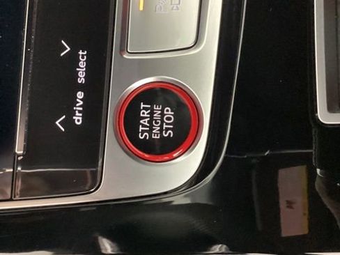 Used 2025 Audi SQ8 Prestige w/ Prestige Package image 28