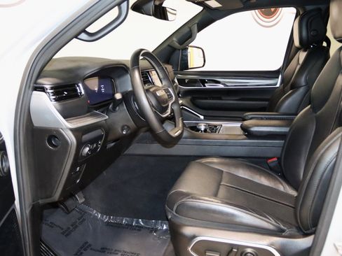 Used 2024 Jeep Wagoneer L Series II w/ Flexible Seating Group image 34