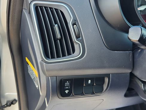 Used 2017 Kia Rio LX image 25