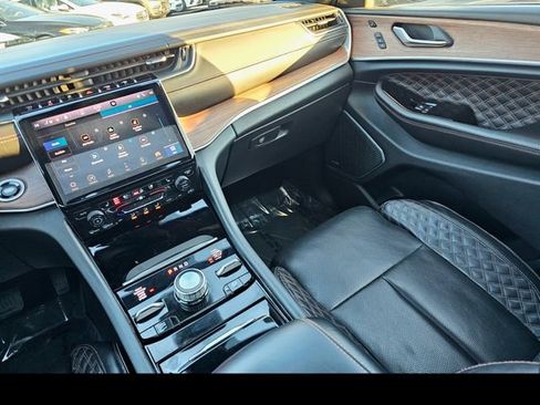 Used 2021 Jeep Grand Cherokee L Summit w/ Luxury Tech Group V AWD/4WD image 35