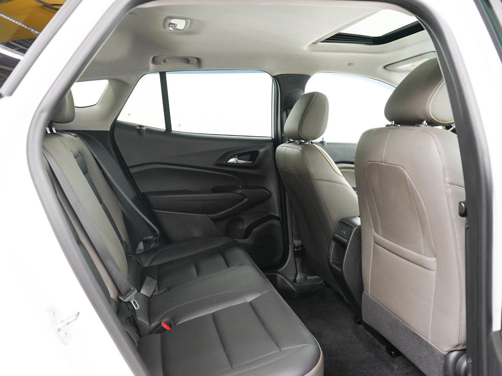 Used 2024 Chevrolet Trax ACTIV w/ Sunroof Package FWD image 12