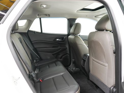 Used 2024 Chevrolet Trax ACTIV w/ Sunroof Package FWD image 12