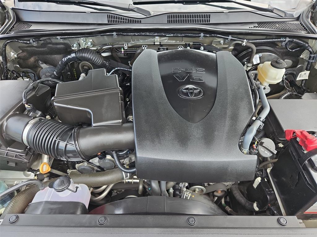 Used 2022 Toyota Tacoma SR5 RWD image 19