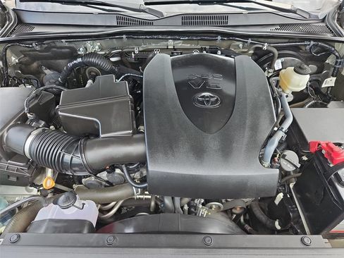 Used 2022 Toyota Tacoma SR5 RWD image 19