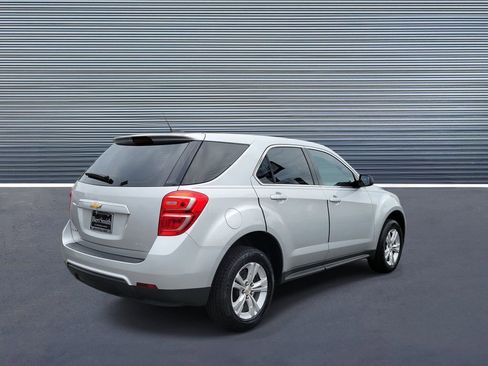 Used 2017 Chevrolet Equinox LS image 3