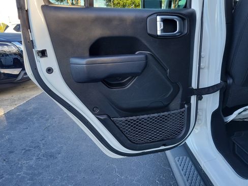 Used 2022 Jeep Gladiator Sport AWD/4WD image 10