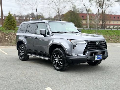 Used 2024 Lexus GX 550 w/ Accessory Package (Z1) AWD/4WD image 9