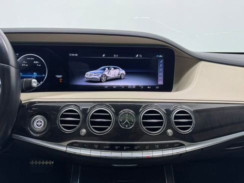 Used 2020 Mercedes-Benz S 560 Sedan image 4