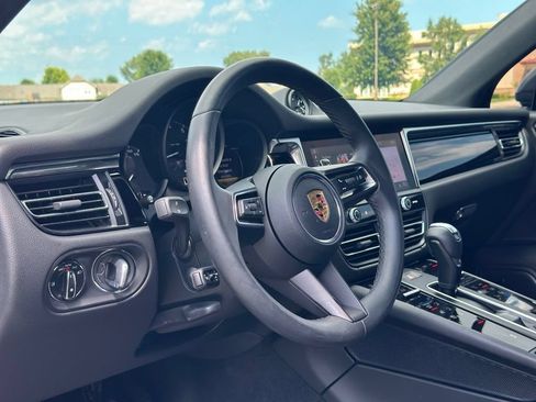 Used 2023 Porsche Macan AWD/4WD image 16