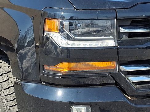 Used 2018 Chevrolet Silverado 1500 LT w/ Redline Edition image 9