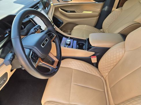 Used 2023 Jeep Grand Cherokee L Summit AWD/4WD image 17