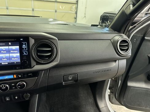 Used 2017 Toyota Tacoma TRD Pro AWD/4WD image 30
