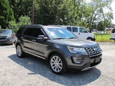 Used 2017 Ford Explorer Limited image 8