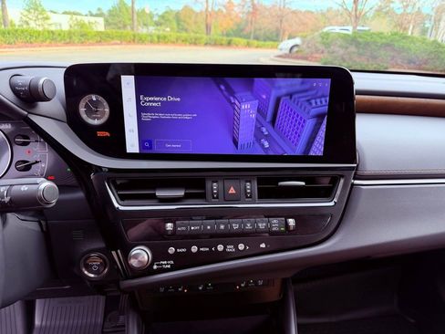 Certified 2025 Lexus ES 300h w/ Premium Package image 23