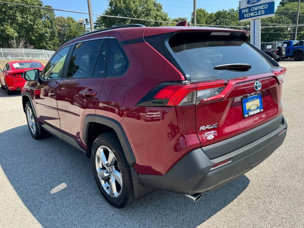 Used 2021 Toyota RAV4 XLE Premium AWD/4WD image 5