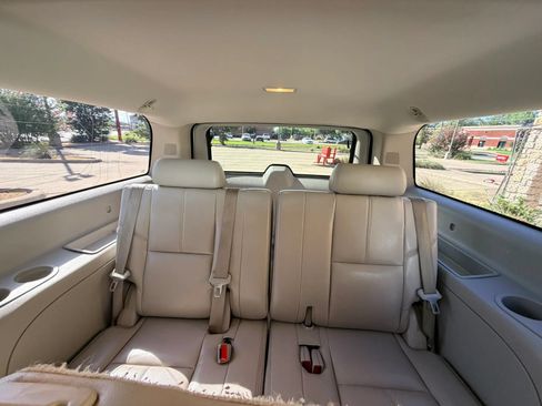 Used 2014 GMC Yukon XL SLT RWD image 12