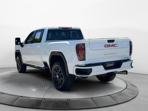 Used 2024 GMC Sierra 2500 AT4 w/ AT4 Preferred Package AWD/4WD image 5
