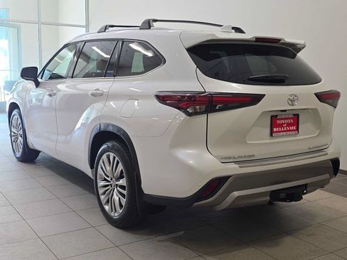 Certified 2025 Toyota Highlander Platinum AWD/4WD image 4