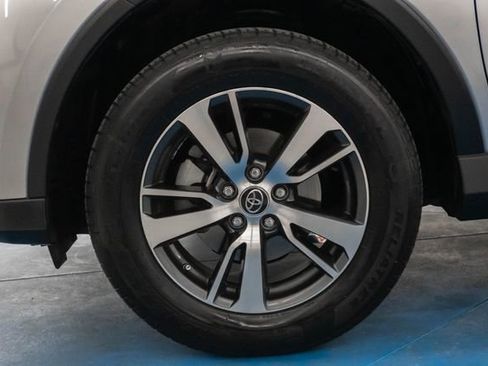 Used 2018 Toyota RAV4 XLE image 2