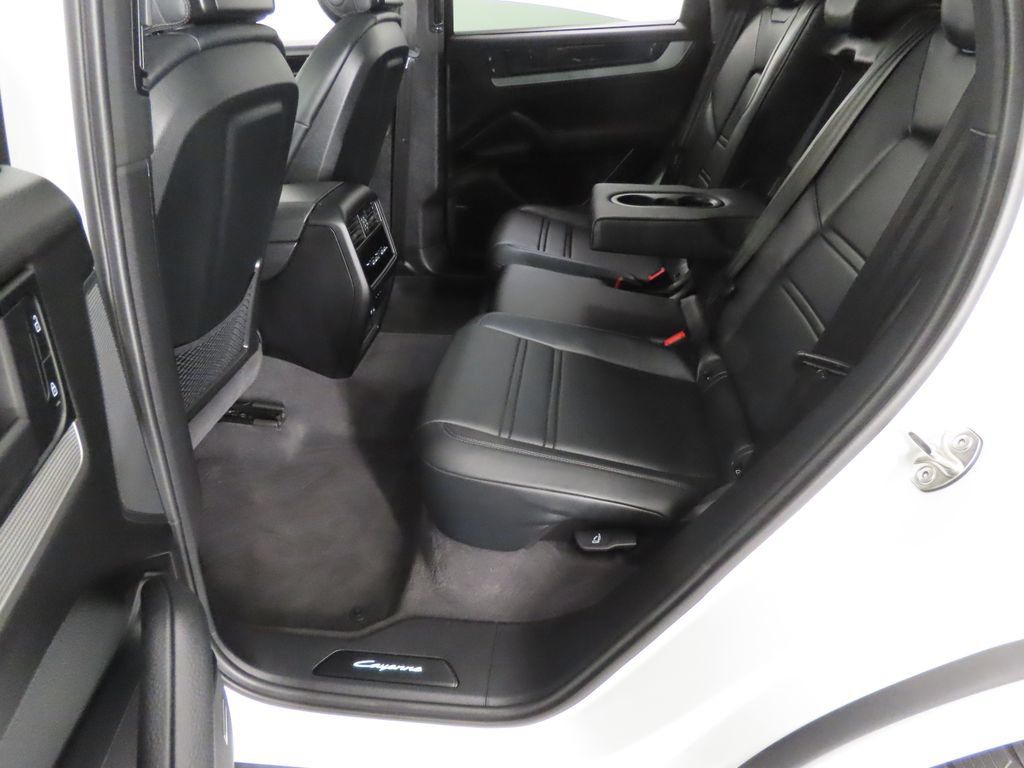Certified 2025 Porsche Cayenne Coupe AWD/4WD image 44