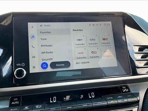 Used 2025 Toyota Camry SE image 30