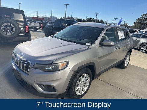 Used 2019 Jeep Cherokee Latitude w/ Popular Appearance Group image 4