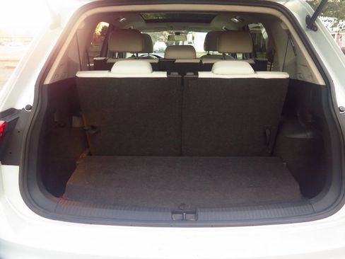 Used 2018 Volkswagen Tiguan SE w/ Panoramic Sunroof Package image 25